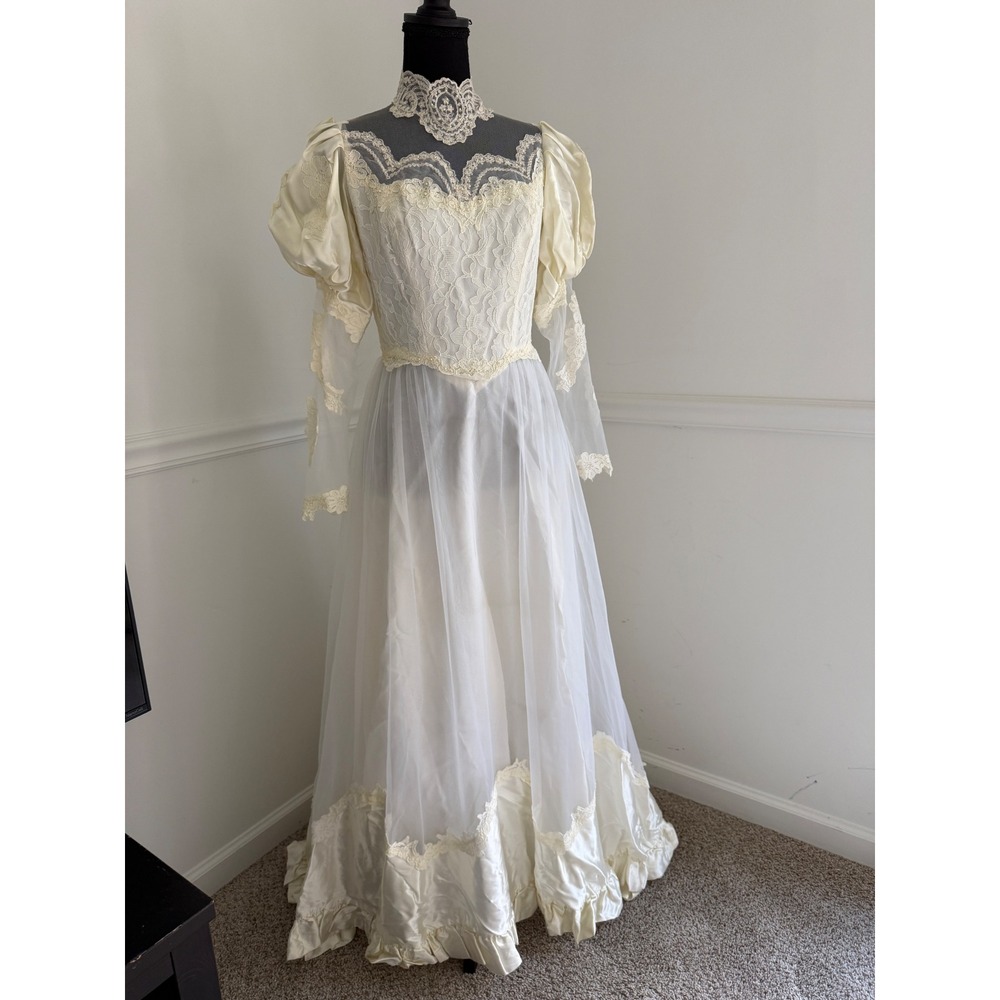 Vintage 80s Victorian Lace Wedding Dress S Puff Sleeve Priscilla of Boston Veil